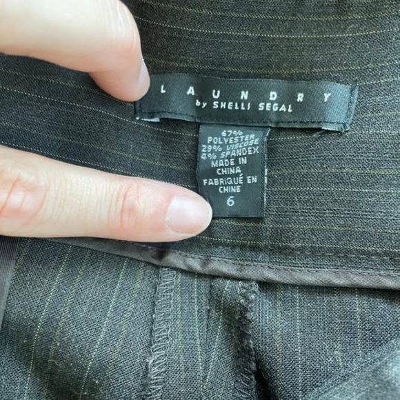 Laundry by Shelli Segal pinstriped suit, size 6 - Picture 3 of 3